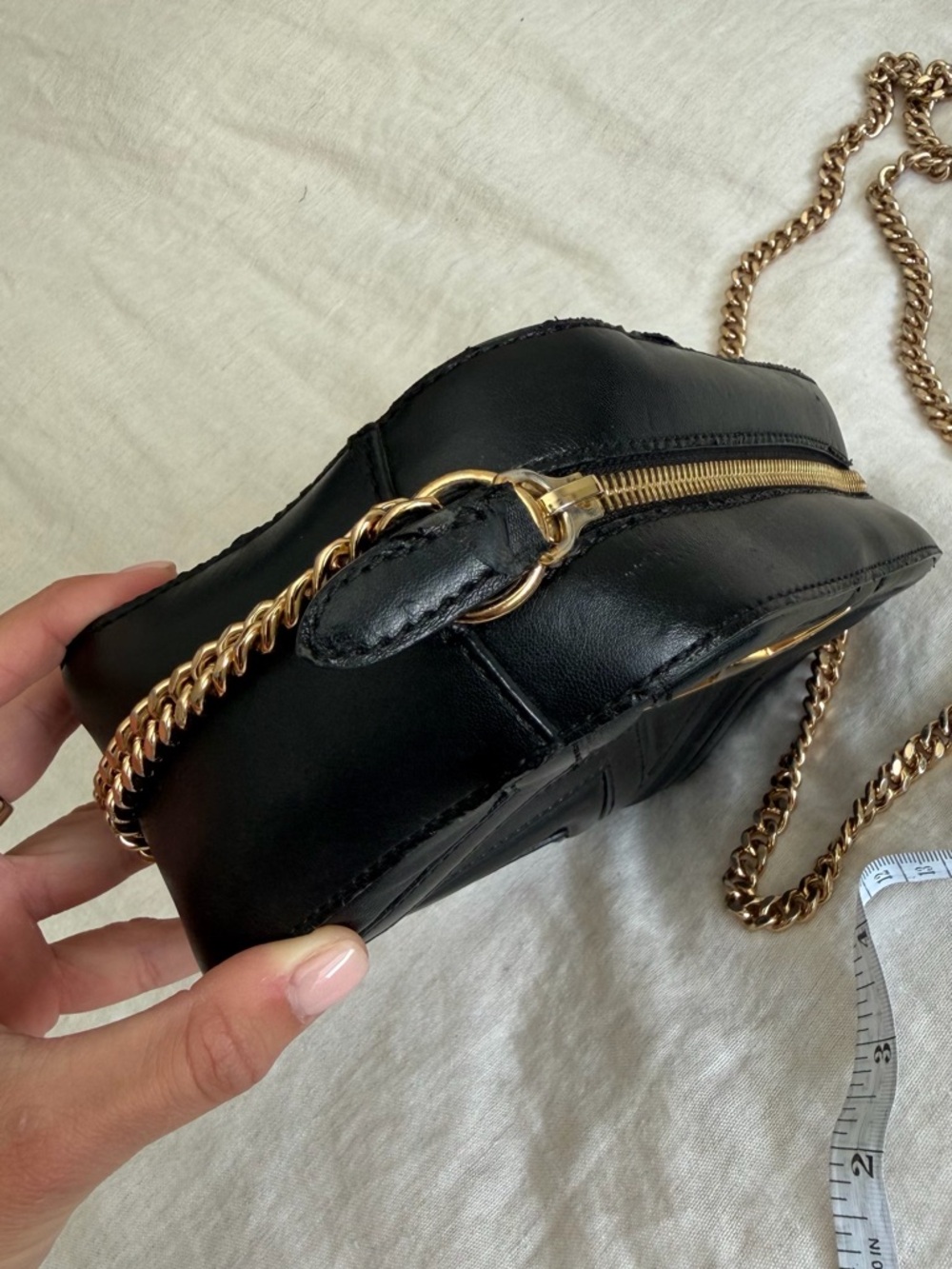 Stella McCartney Black Quilted Star Camera Bag with Gold Chain Strap - Picture 6 of 9